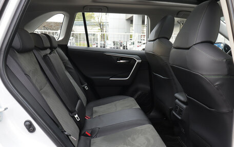 Toyota RAV4, 2025 год, 4 290 000 рублей, 5 фотография