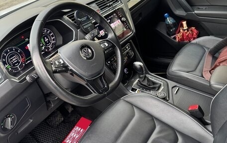 Volkswagen Tiguan II, 2018 год, 2 700 000 рублей, 12 фотография