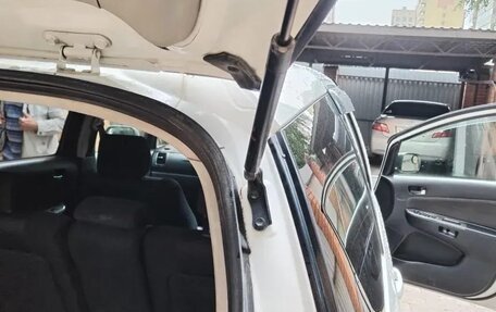 Toyota Wish II, 2005 год, 675 000 рублей, 2 фотография