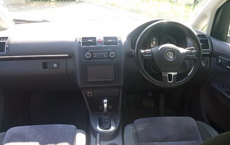 Volkswagen Touran III, 2011 год, 1 130 000 рублей, 13 фотография