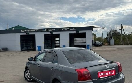 Toyota Avensis III рестайлинг, 2003 год, 720 000 рублей, 3 фотография