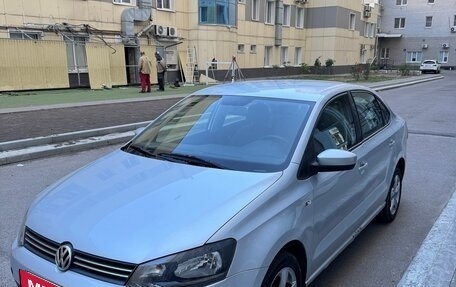 Volkswagen Polo VI (EU Market), 2013 год, 750 000 рублей, 2 фотография
