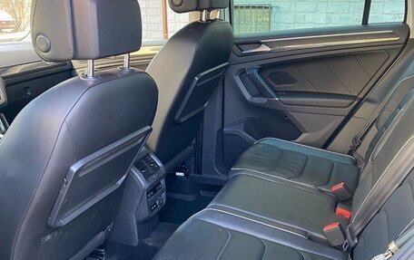 Volkswagen Tiguan II, 2018 год, 2 400 000 рублей, 5 фотография