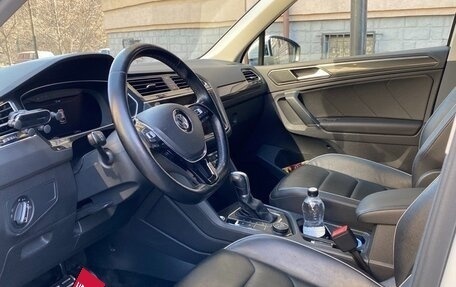 Volkswagen Tiguan II, 2018 год, 2 400 000 рублей, 4 фотография