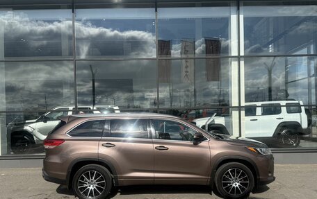 Toyota Highlander III, 2019 год, 2 995 000 рублей, 4 фотография