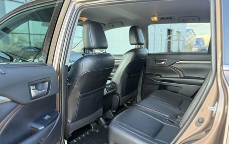 Toyota Highlander III, 2019 год, 2 995 000 рублей, 21 фотография