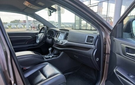 Toyota Highlander III, 2019 год, 2 995 000 рублей, 19 фотография