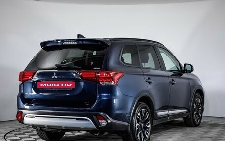 Mitsubishi Outlander III рестайлинг 3, 2021 год, 2 675 000 рублей, 5 фотография