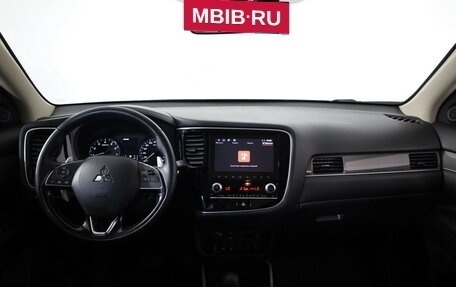 Mitsubishi Outlander III рестайлинг 3, 2021 год, 2 675 000 рублей, 9 фотография
