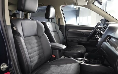 Mitsubishi Outlander III рестайлинг 3, 2021 год, 2 675 000 рублей, 17 фотография