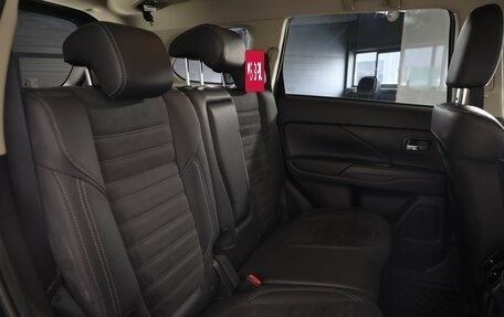 Mitsubishi Outlander III рестайлинг 3, 2021 год, 2 675 000 рублей, 18 фотография