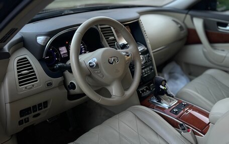 Infiniti QX70, 2015 год, 1 950 000 рублей, 11 фотография