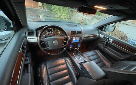 Volkswagen Touareg III, 2003 год, 800 000 рублей, 10 фотография