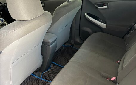 Toyota Prius, 2011 год, 999 999 рублей, 8 фотография