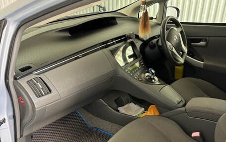 Toyota Prius, 2011 год, 999 999 рублей, 9 фотография