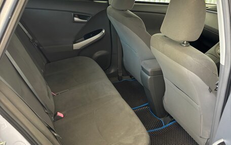 Toyota Prius, 2011 год, 999 999 рублей, 11 фотография