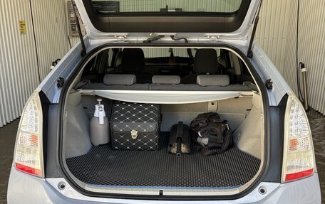 Toyota Prius, 2011 год, 999 999 рублей, 12 фотография