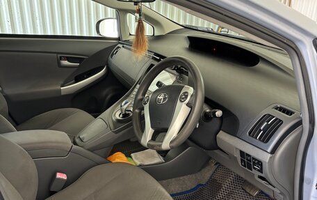 Toyota Prius, 2011 год, 999 999 рублей, 10 фотография