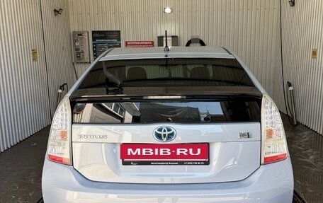 Toyota Prius, 2011 год, 999 999 рублей, 13 фотография