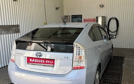 Toyota Prius, 2011 год, 999 999 рублей, 14 фотография