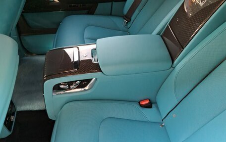 Rolls-Royce Cullinan, 2025 год, 75 000 000 рублей, 10 фотография