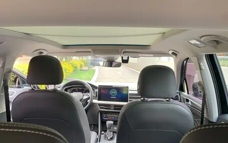 Volkswagen Tiguan II, 2022 год, 2 740 000 рублей, 7 фотография