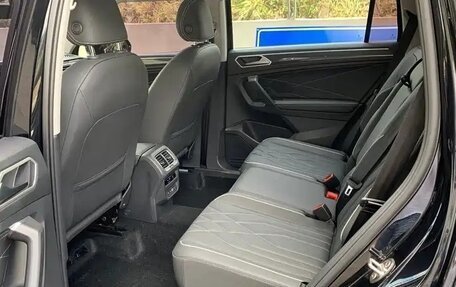 Volkswagen Tiguan II, 2022 год, 2 740 000 рублей, 12 фотография