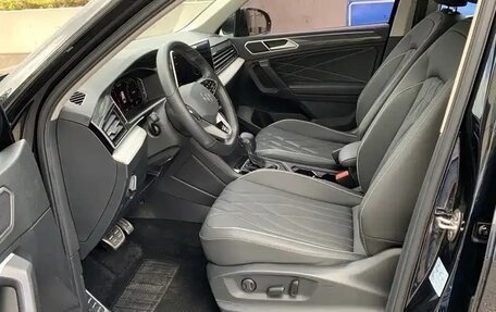 Volkswagen Tiguan II, 2022 год, 2 740 000 рублей, 11 фотография