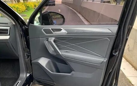 Volkswagen Tiguan II, 2022 год, 2 740 000 рублей, 16 фотография