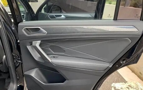 Volkswagen Tiguan II, 2022 год, 2 740 000 рублей, 18 фотография