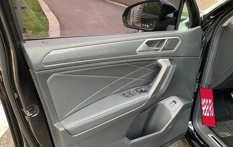 Volkswagen Tiguan II, 2022 год, 2 740 000 рублей, 15 фотография