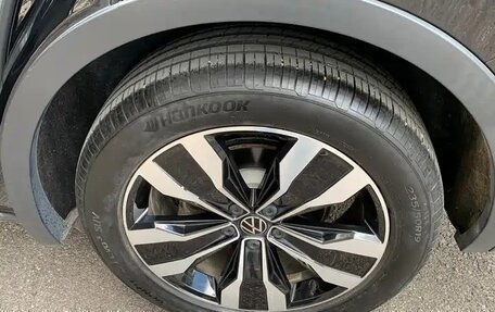 Volkswagen Tiguan II, 2022 год, 2 740 000 рублей, 20 фотография