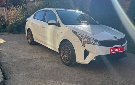 KIA Rio IV, 2020 год, 1 650 000 рублей, 1 фотография