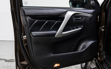 Mitsubishi Pajero Sport III рестайлинг, 2019 год, 3 020 000 рублей, 11 фотография