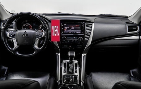 Mitsubishi Pajero Sport III рестайлинг, 2019 год, 3 020 000 рублей, 19 фотография