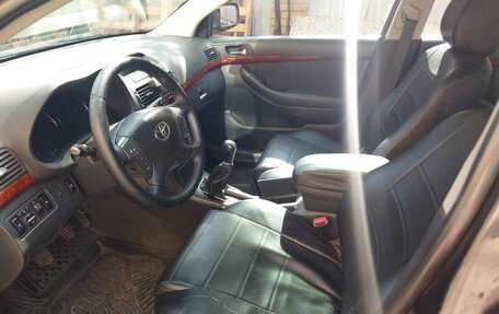 Toyota Avensis III рестайлинг, 2005 год, 535 000 рублей, 7 фотография