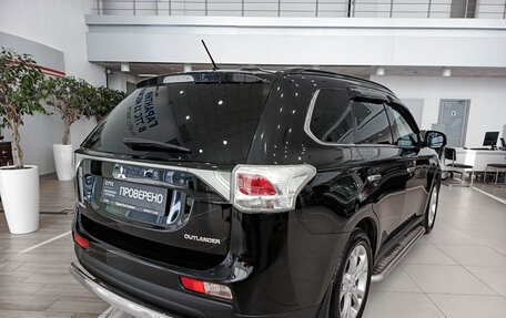 Mitsubishi Outlander III рестайлинг 3, 2013 год, 1 463 000 рублей, 9 фотография