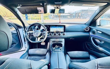 Mercedes-Benz E-Класс, 2021 год, 4 500 000 рублей, 23 фотография