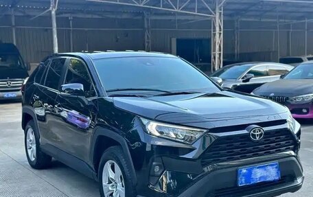 Toyota RAV4, 2024 год, 3 200 000 рублей, 3 фотография