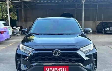 Toyota RAV4, 2024 год, 3 200 000 рублей, 2 фотография