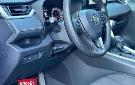 Toyota RAV4, 2024 год, 3 200 000 рублей, 12 фотография