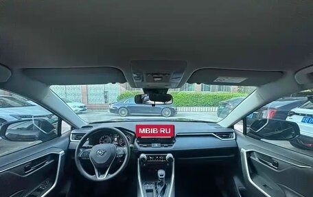 Toyota RAV4, 2024 год, 3 200 000 рублей, 15 фотография