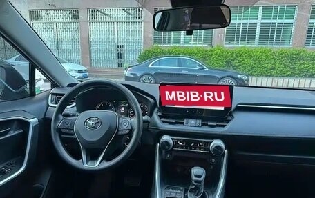 Toyota RAV4, 2024 год, 3 200 000 рублей, 18 фотография