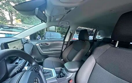 Toyota RAV4, 2024 год, 3 200 000 рублей, 23 фотография