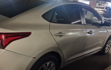 Hyundai Solaris II рестайлинг, 2019 год, 800 000 рублей, 4 фотография