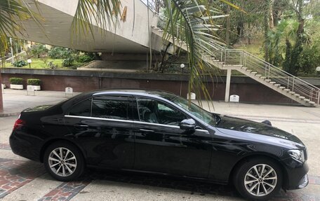 Mercedes-Benz E-Класс, 2019 год, 2 450 000 рублей, 1 фотография