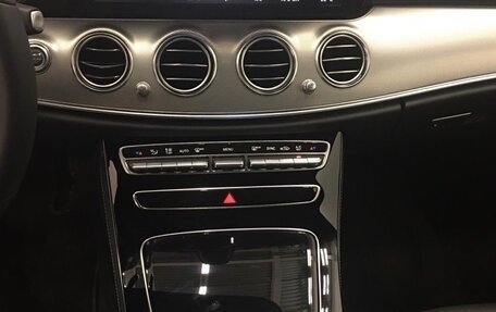 Mercedes-Benz E-Класс, 2019 год, 2 450 000 рублей, 6 фотография