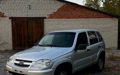 Chevrolet Niva I рестайлинг, 2011 год, 425 000 рублей, 3 фотография