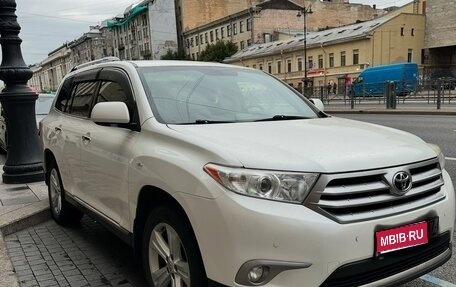 Toyota Highlander III, 2012 год, 1 950 000 рублей, 1 фотография