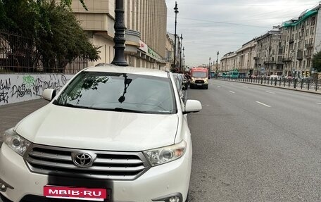 Toyota Highlander III, 2012 год, 1 950 000 рублей, 3 фотография